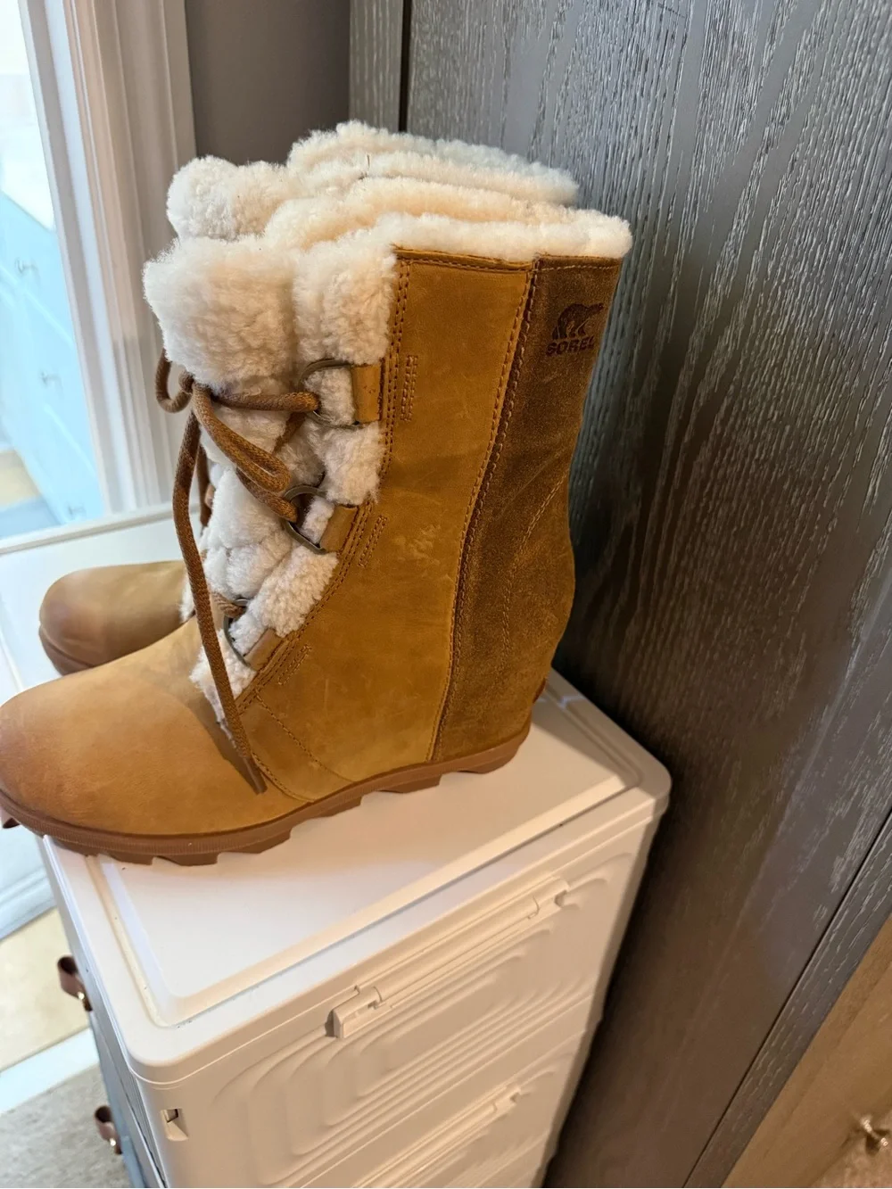 Women’s Sorel Joan of Artic Wedge II Shearling boot in camel brown size 9